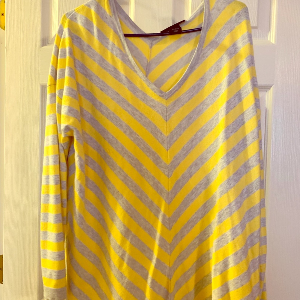 Sweater - Picture 1 of 2